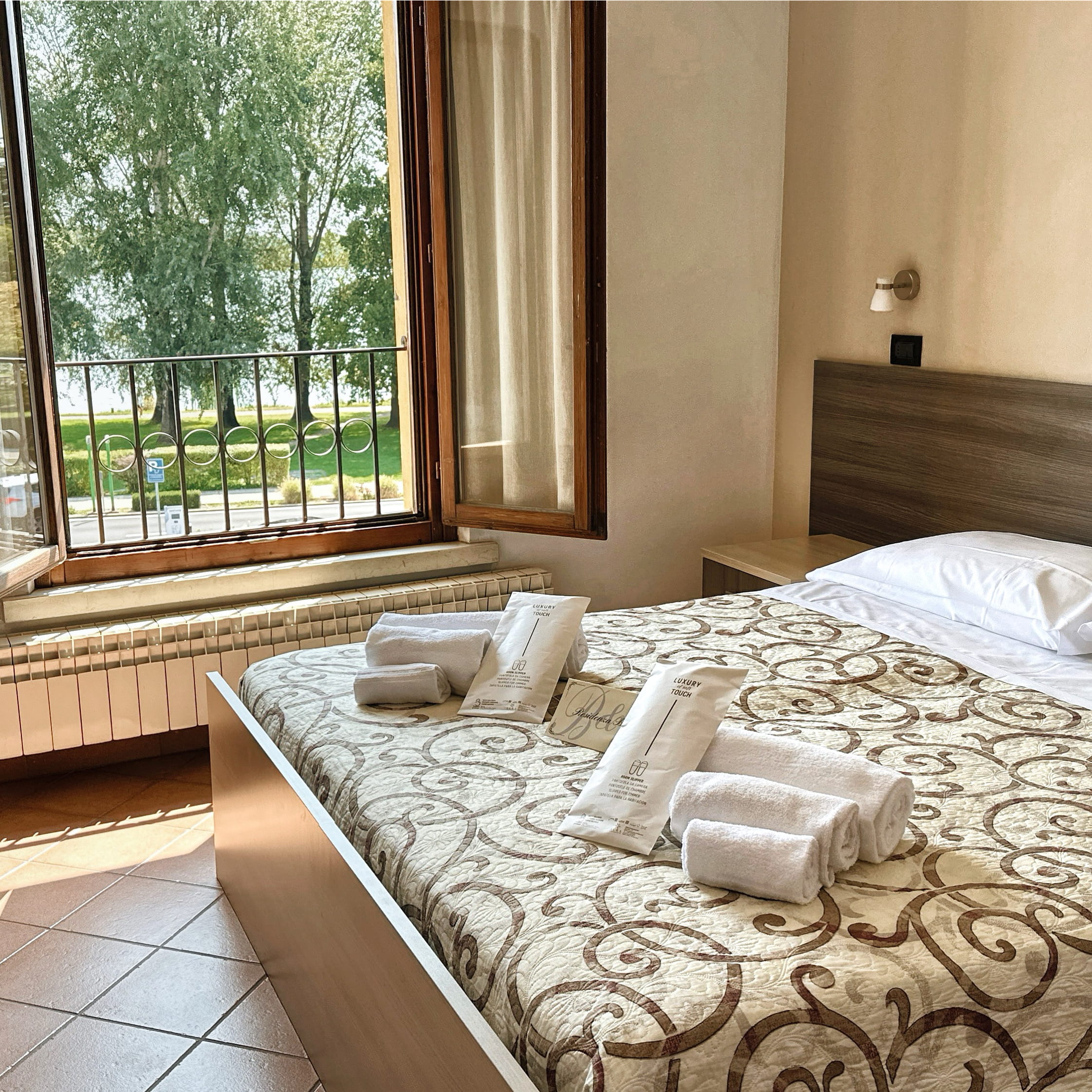 Residenza_Bibiena_Isabella_letto_vista_Lag4